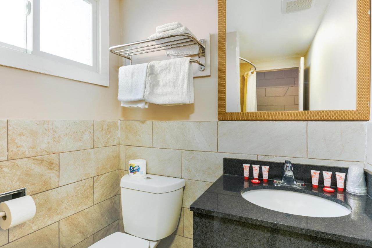 Oyo Hotel Malden Ma Broadway מראה חיצוני תמונה